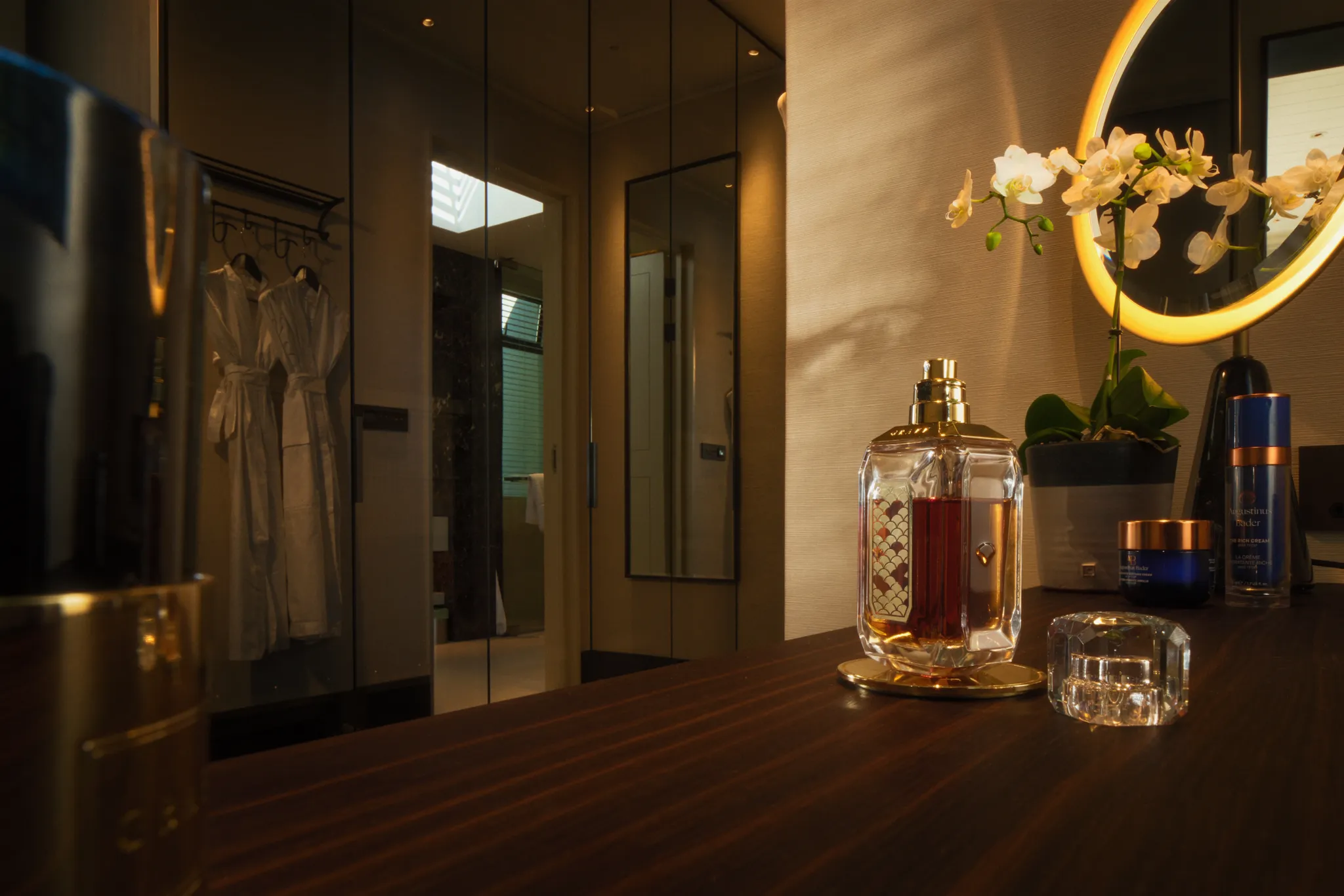 Luxury Lodges Dresser