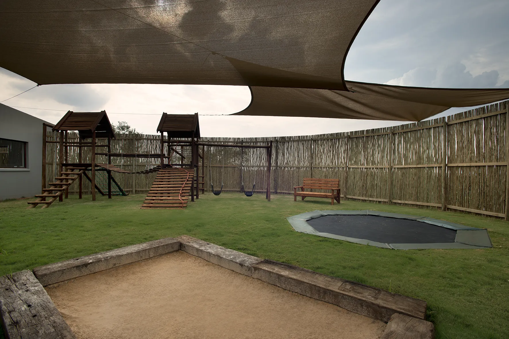 Mhondoro Safari Lodge and Villa