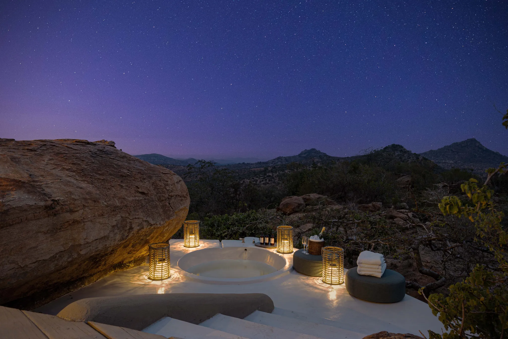 outdoor bath at Carissa house