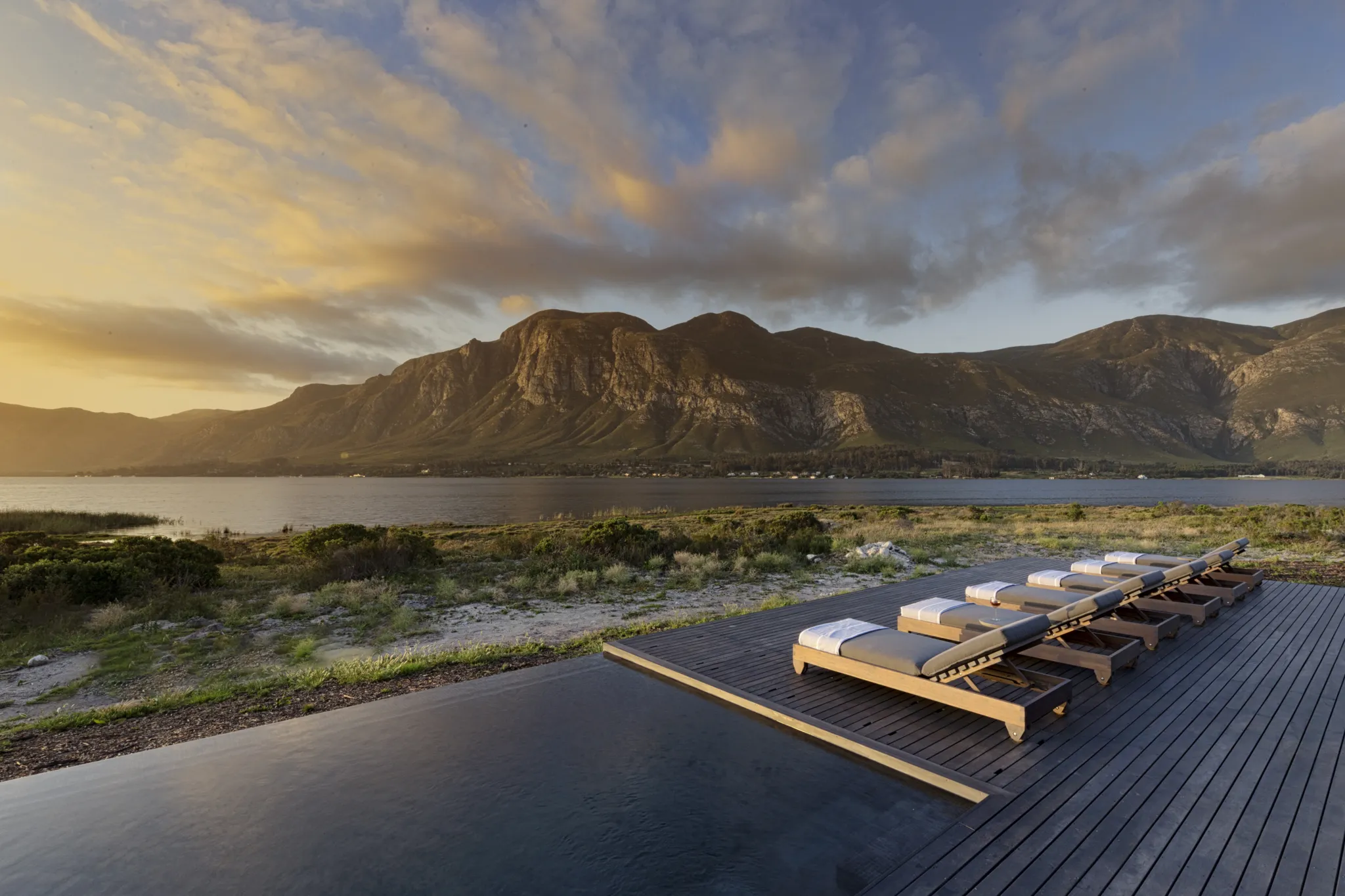 PERIVOLI LAGOON HOUSE